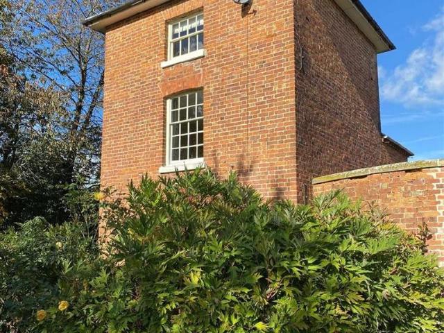 Walford Heath, Shrewsbury 1 bed apartment to rent £750 pcm £173 pw