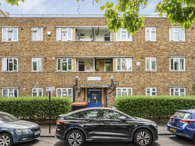 Walford Road, London N16 2 bed flat to rent £2,400 pcm £554 pw