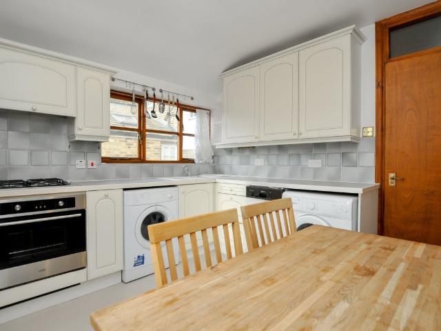 Walford Road, Stoke Newington N16, 3 bed flat to rent, £3,800 pcm | PrimeLocation