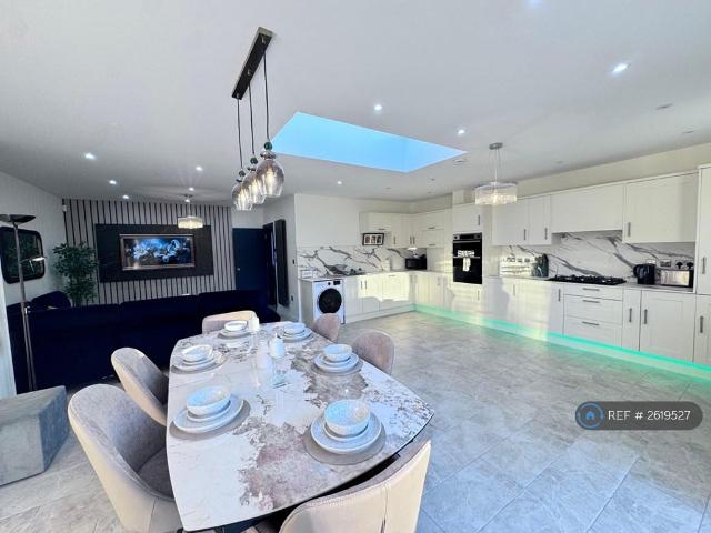 Walford Road, Uxbridge, UB8 4 bed semi detached house to rent £4,329 pcm £999 pw