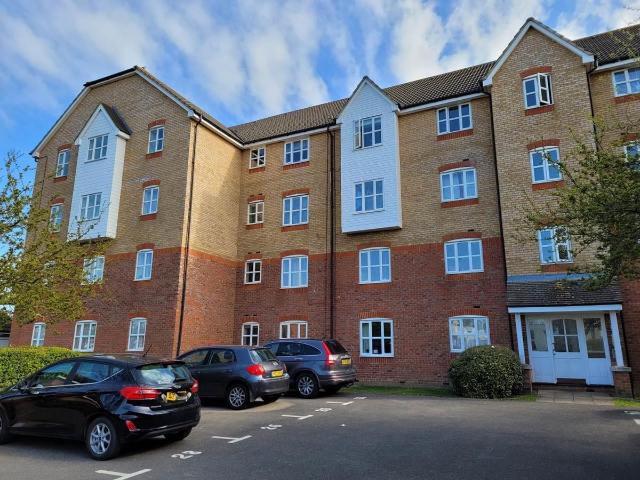 Walk Of Station, Aylesbury HP20, 2 bed flat to rent, £1,100 pcm | PrimeLocation
