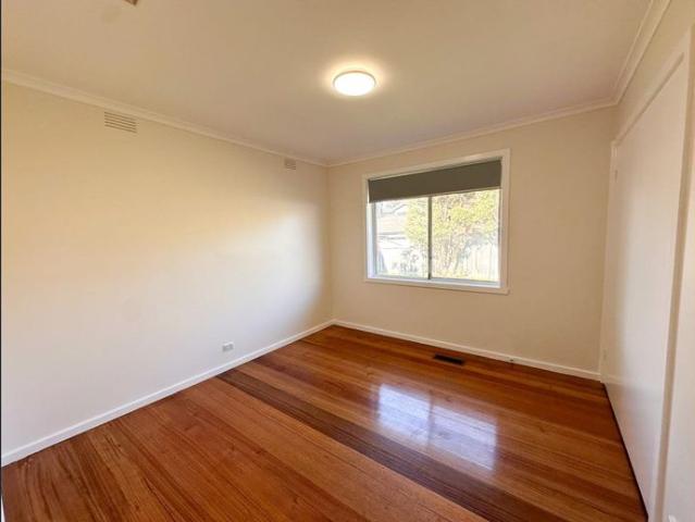 Walk Brandon Park – Freshly painted, Polished Floorboards