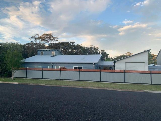 WALK TO MALONEYS BEACH SPACIOUS HOME WITH WORKSHOP & ROOM FOR BOAT OR VAN
