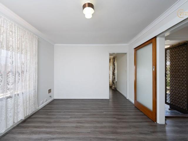 Walk to Morley Galleria! * @$720 Per Week