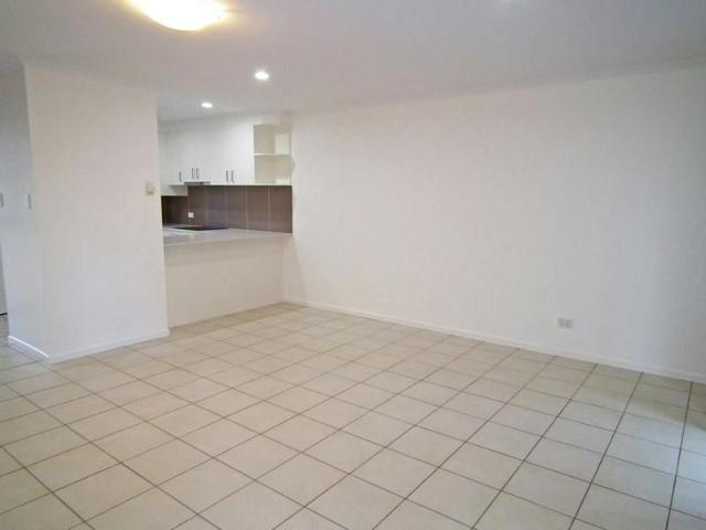 WALK TO BUS, PRINCE CHARLES HOSPITAL AND WESTFIELD CHERMSIDE