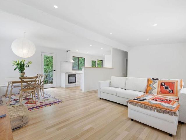 Walk to Bay & Village Fully Furnished