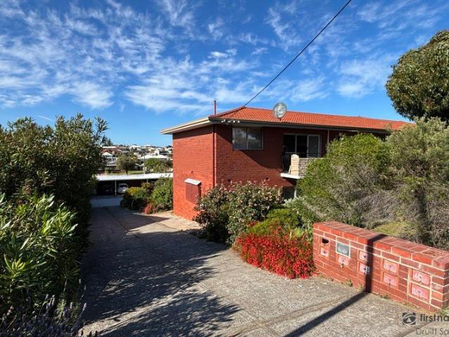 WALK TO BEACH, MODERN KITCHEN, INTERNAL LAUNDRY