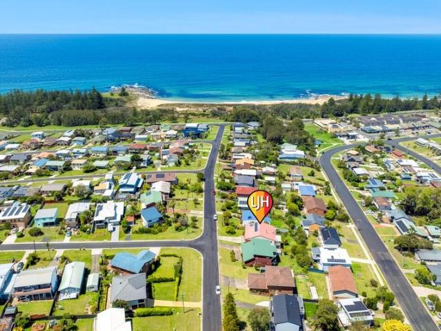 Walk to Beach and Shops Dual Occupancy Potential