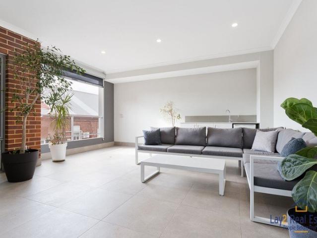 Walk to Cafes and Train Station! Living in the Heart of Maylands