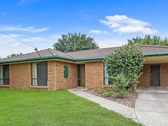 Walk to Central Business District ! 5 Iona Court, Wodonga