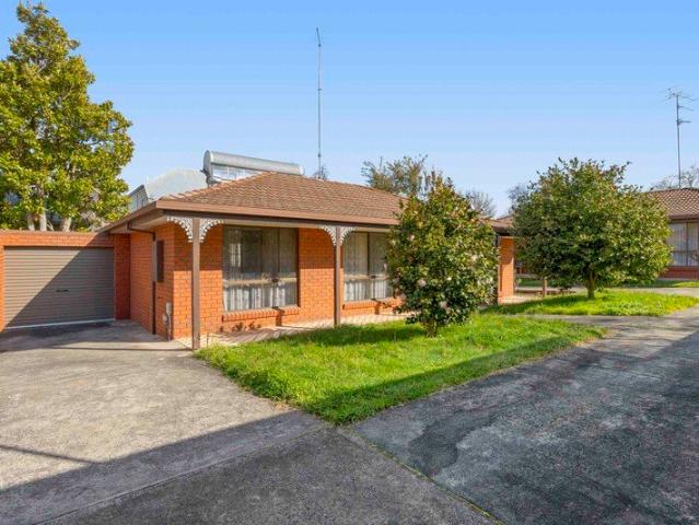 Walk to Everything from This Central Ballarat Gem