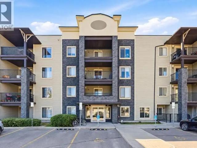 Walk to EVERYTHING from this centrally located apartment. — 2 Bedrooms Condo Unit