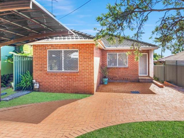 Walk to Everything Low Maintenance Living with Bonus Studio
