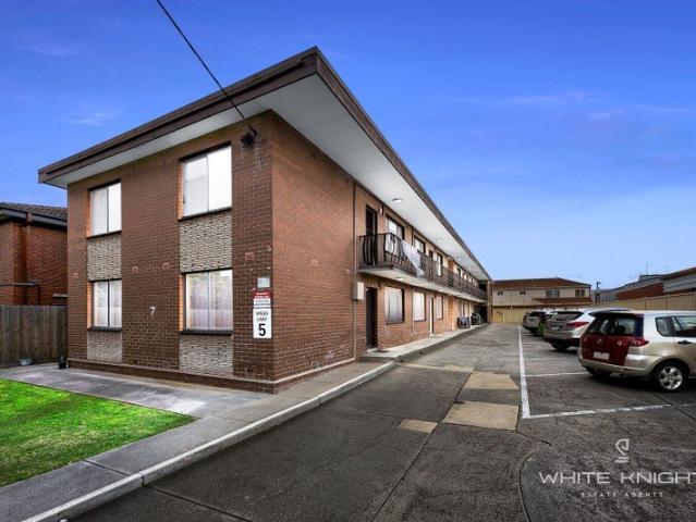 Walk to Footscray Park, Victoria University & Footscray Hospital