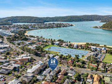 Walk to Foreshore, Cafes and Shops!