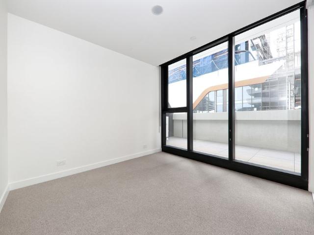Walk to Glen Waverley Train Station! Amazing Apartments Available