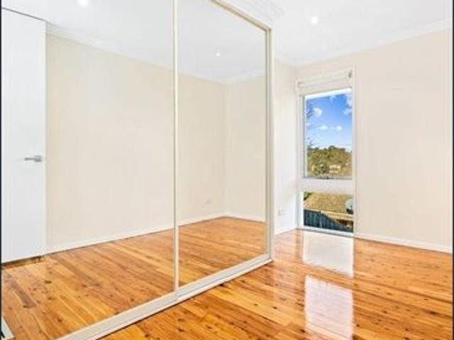 Walk to Hunters Hill Village & Riverglade Reserve