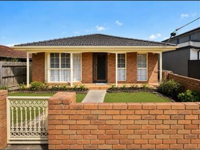 Walk to Keilor Road | Spacious Family Sized Living