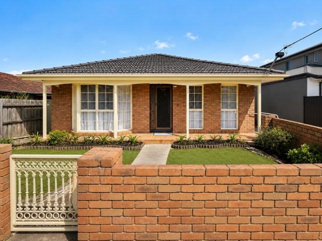 Walk to Keilor Road | Spacious Family Sized Living