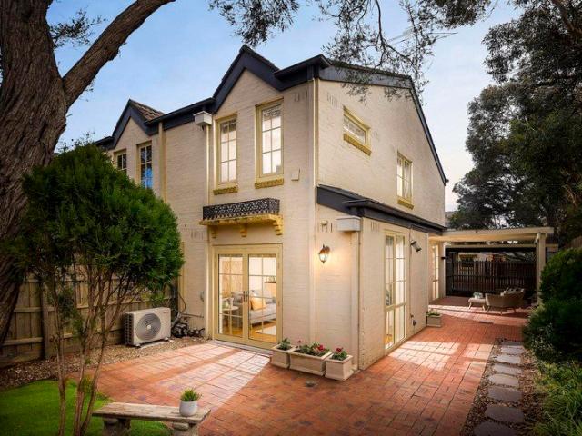Walk to Kew Junction, live the lifestyle