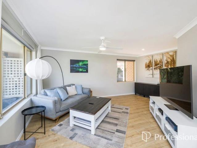 Walk to Local Schools Spacious 3 Bedroom Coastal Retreat