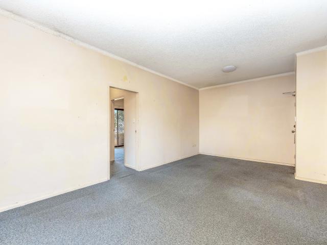 Walk to rail & shops convenient 2 bedroom unit