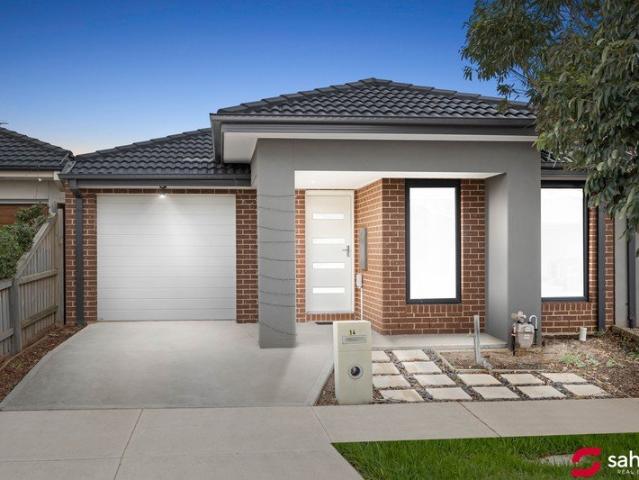 Walk to Station, Close to Everything Modern Rockbank Living
