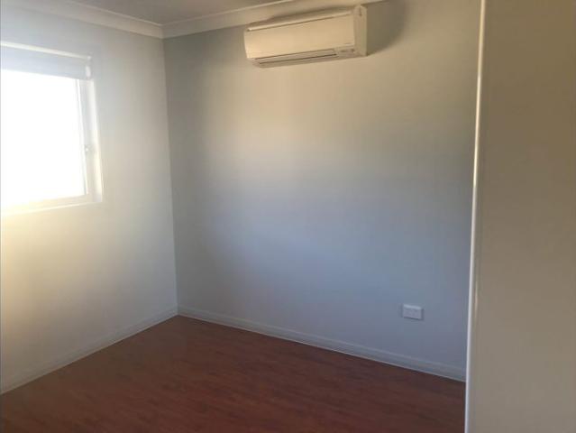 Walk To Station! Granny Flat!