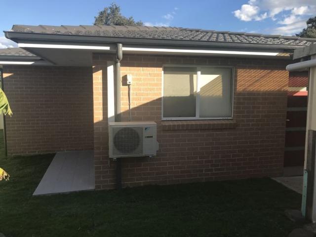 Walk To Station! Granny Flat!