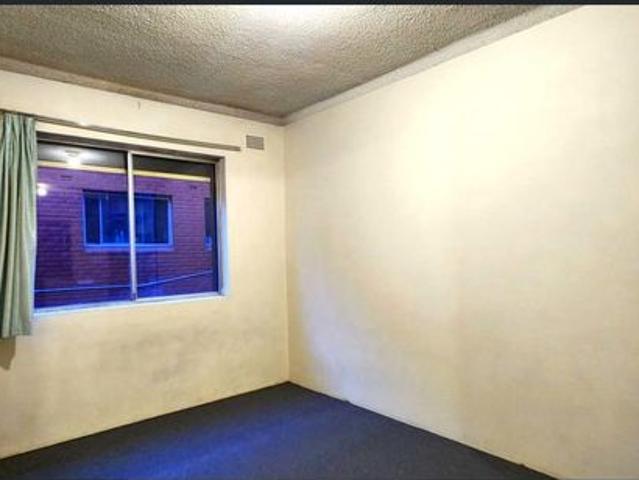 Walk to Station. Two Bedrooms Family Apartment.