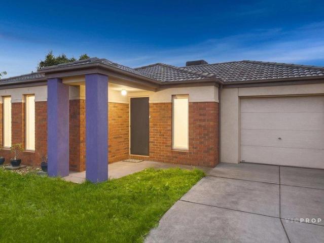 Walk to Sanctuary Lakes Shopping Centre Quiet Court Living in a Prime Point Cook Location