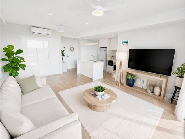 FULLY FURNISHED … WALK TO SCARBOROUGH BEACH, EASY CITY ACCESS, FEEL AT HOME INSTANTLY