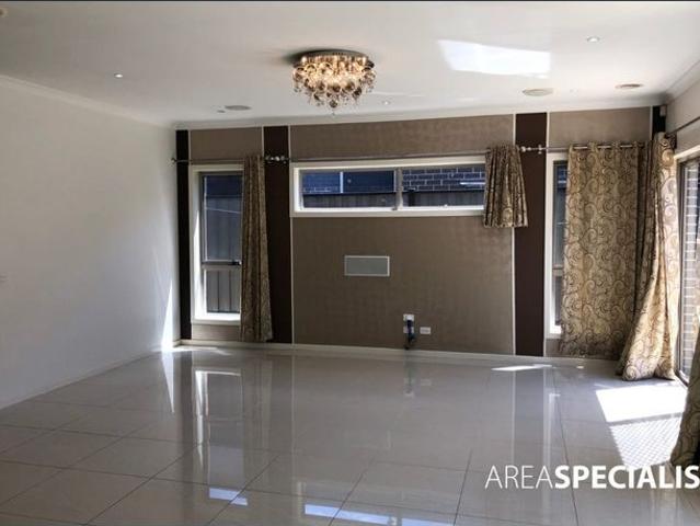 Walk to School, 5 bedroom family home in the heart of Allura