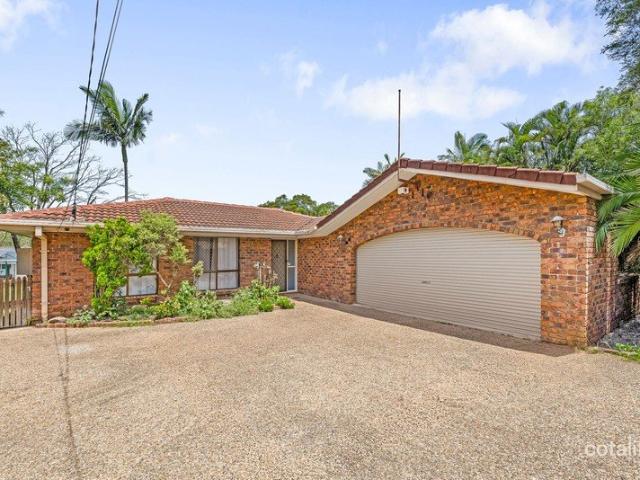 Walk to Schools, Parks & Shops The Perfect Family Home