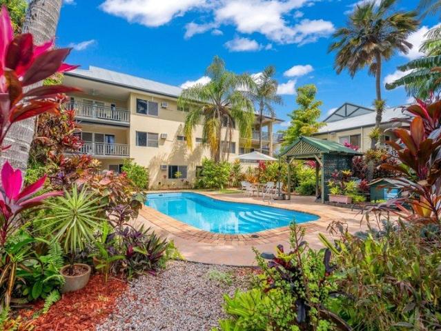 Walk to the Beach, Cafés & Everything Trinity Beach Has to Offer!