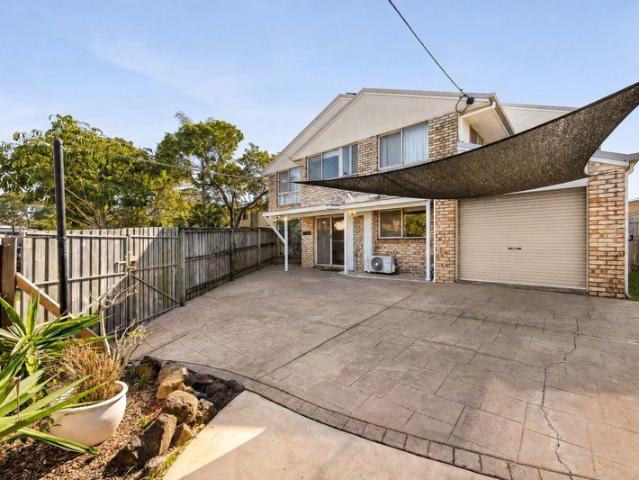 Walk to the Beach from this Spacious Mooloolaba Duplex