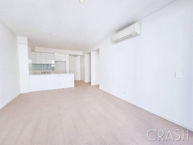 Walk to the Beach from this Stunning Apartment