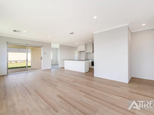 WALK TO THE BEACH – MODERN FAMILY LIVING IN A PRIME COASTAL LOCATION