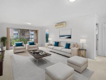 Walk to the Busway and Stones Corner | Large Balcony & Lock Up Garage