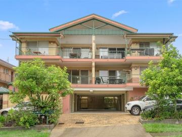 Walk to the Busway and Stones Corner | Large Balcony & Lock Up Garage