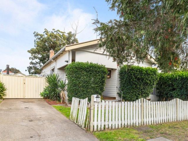 WALK TO THE CBD, IDEAL LOCATION