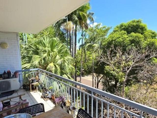 Walk to the Foreshore, Shops and Schools!