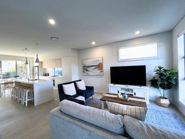 WALK TO THE MARINA FROM YOUR MODERN THREE BEDROOM TOWNHOME