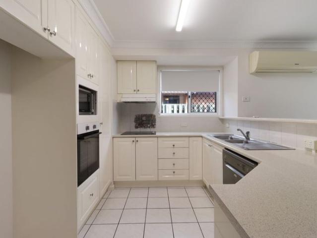 WALK TO THE RIVER SPACIOUS 3 BEDROOM VILLA