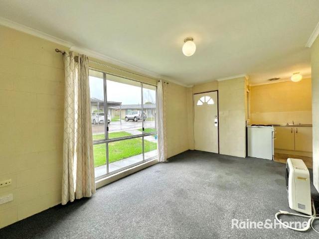 WALK TO TOWN CENTRAL UNIT Available 24.7.2026
