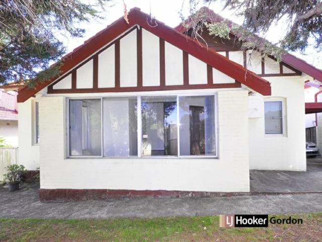 Walk to Trains, Spacious Home and Pets Friendly