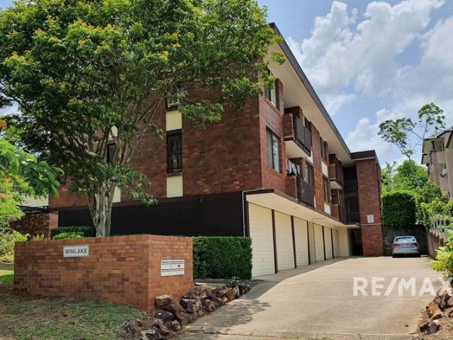 Walk to UQ from This Beautifully Furnished St Lucia Apartment