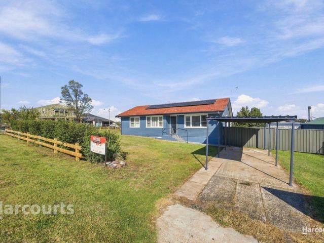 WALK TO VILLAGE FULLY RENOVATED