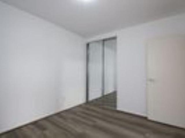 Walk to Westfields and All Amenities