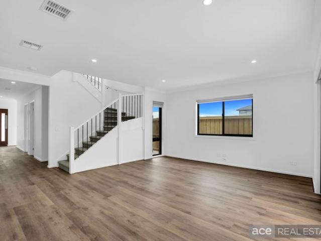 WALK TO WILLIAMS LANDING TRAIN STATION FROM YOUR HOME